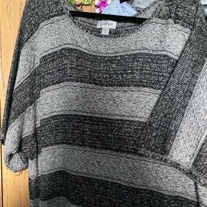 Avenue 26/28 Grey/Black Sweater Like New